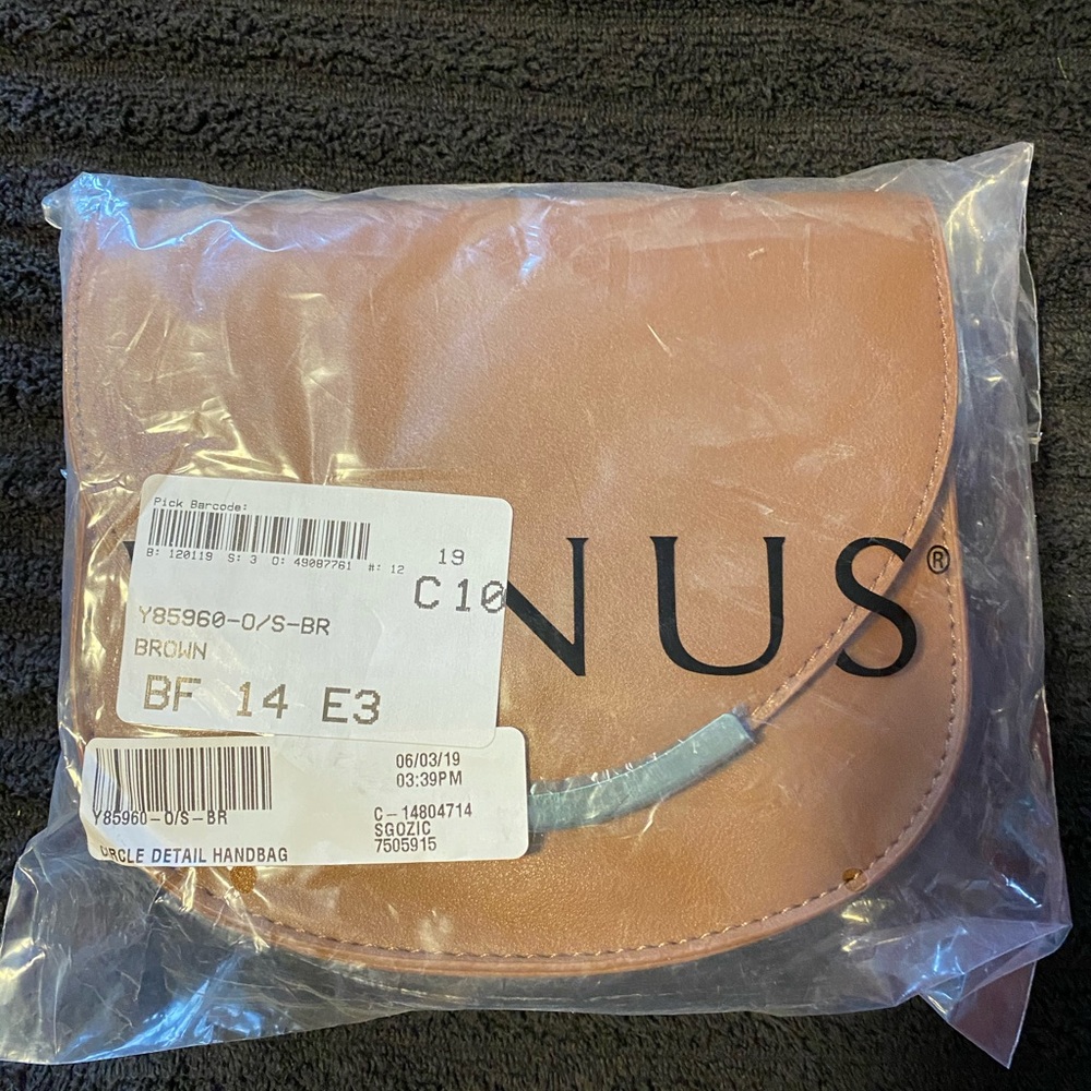 Venus: Shoulder Strap purse